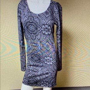 Chic Black and White Geometric Long Sleeve Dress